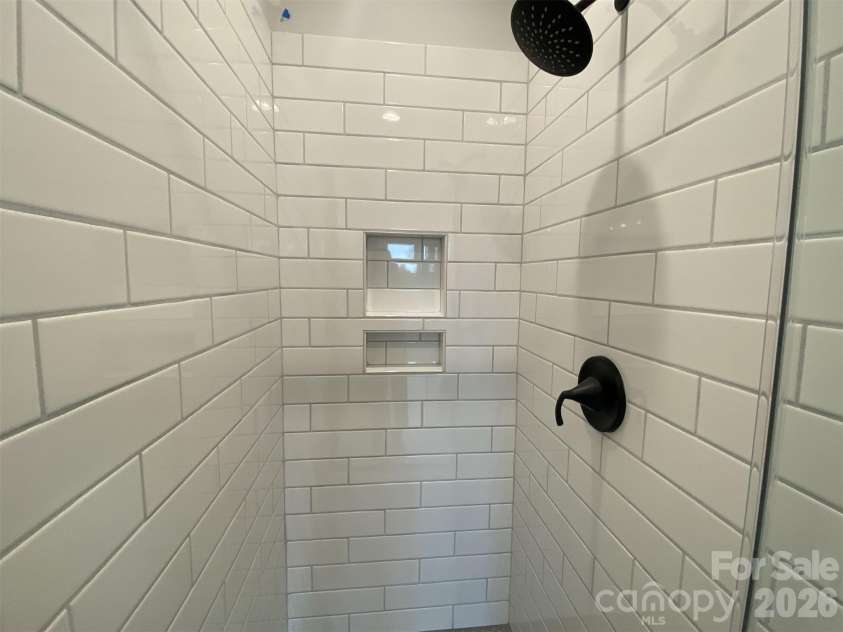 934 Callahan Street, Charlotte, NC 28206.  MLS# CAR4209050, YatesRealty ID 6858. Premier Bath
