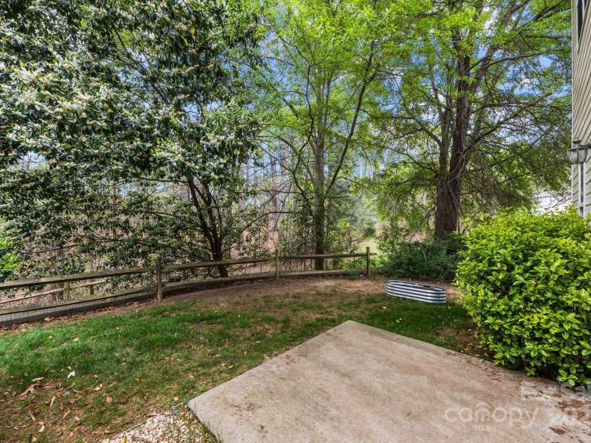8230 Rudolph Road, Charlotte, NC 28216.  MLS# CAR4241001, YatesRealty ID 6859. 