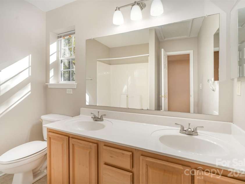 8230 Rudolph Road, Charlotte, NC 28216.  MLS# CAR4319455, YatesRealty ID 6859. Bathroom 2