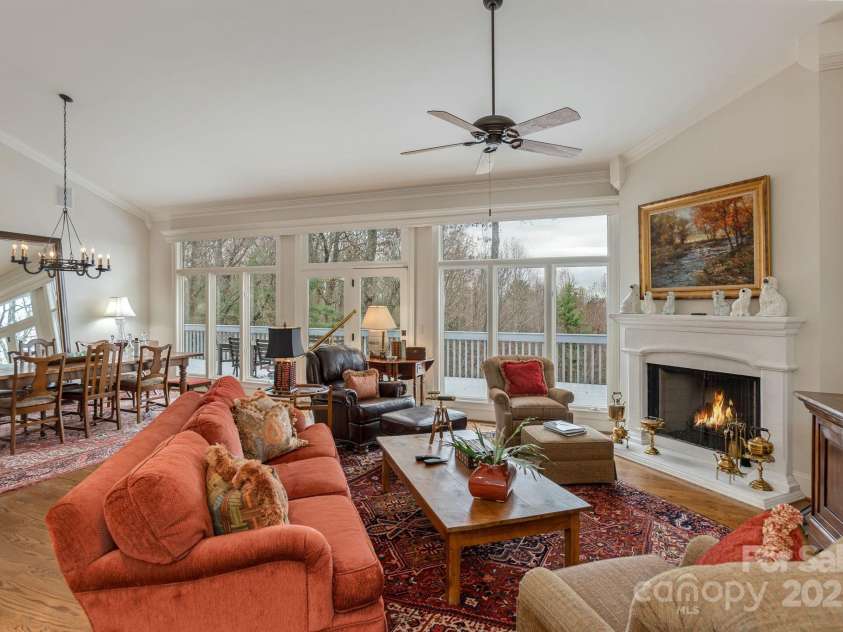 135 POPLAR Loop, Flat Rock, NC 28731.  MLS# CAR4278408, YatesRealty ID 686. 