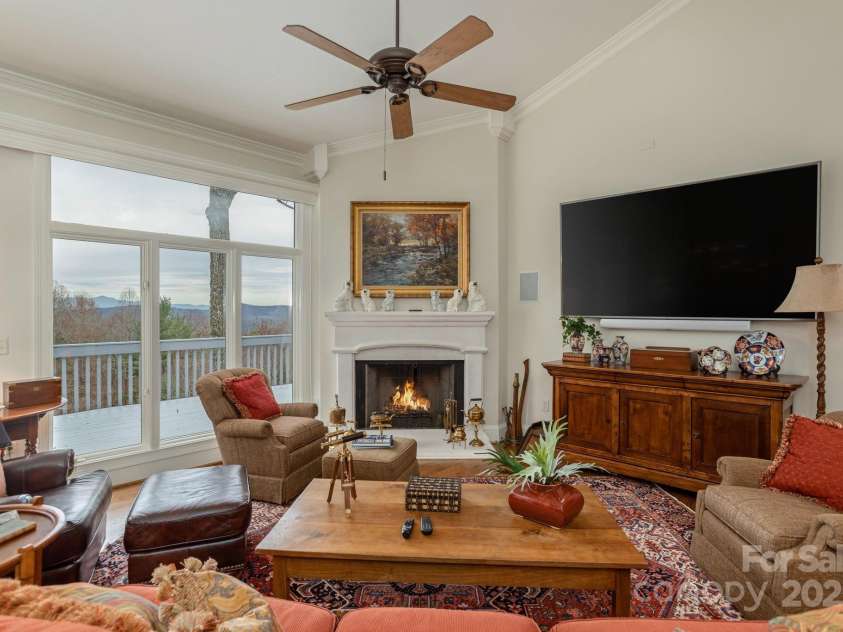 135 POPLAR Loop, Flat Rock, NC 28731.  MLS# CAR4278408, YatesRealty ID 686. 