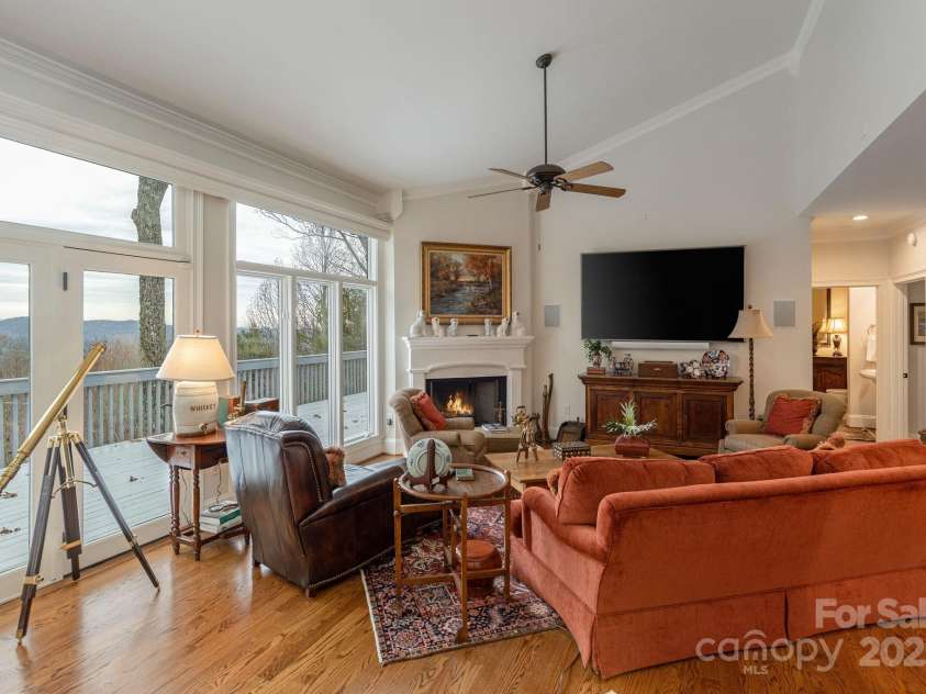 135 POPLAR Loop, Flat Rock, NC 28731.  MLS# CAR4278408, YatesRealty ID 686. 