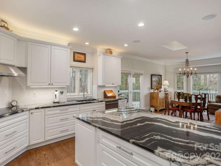 135 POPLAR Loop, Flat Rock, NC 28731.  MLS# CAR4278408, YatesRealty ID 686. 