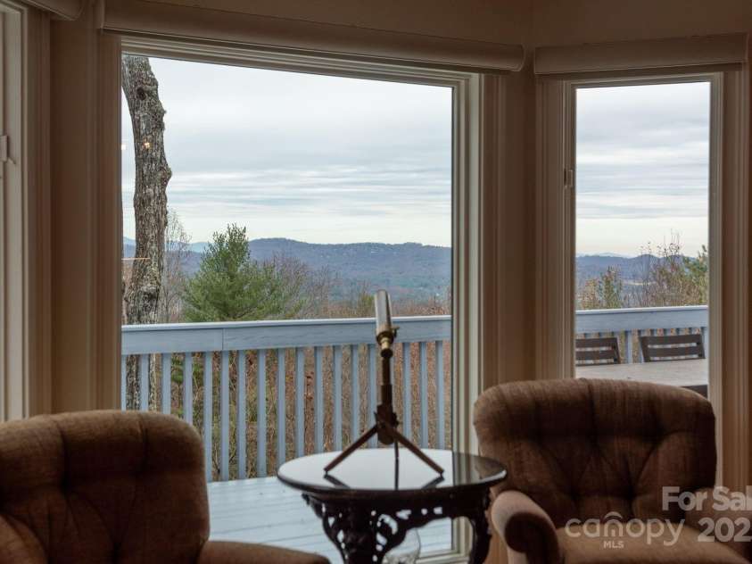 135 POPLAR Loop, Flat Rock, NC 28731.  MLS# CAR4278408, YatesRealty ID 686. 