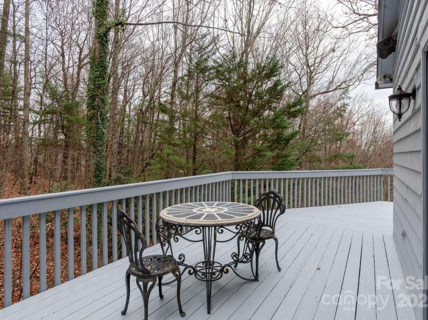 135 POPLAR Loop, Flat Rock, NC 28731.  MLS# CAR4278408, YatesRealty ID 686. 