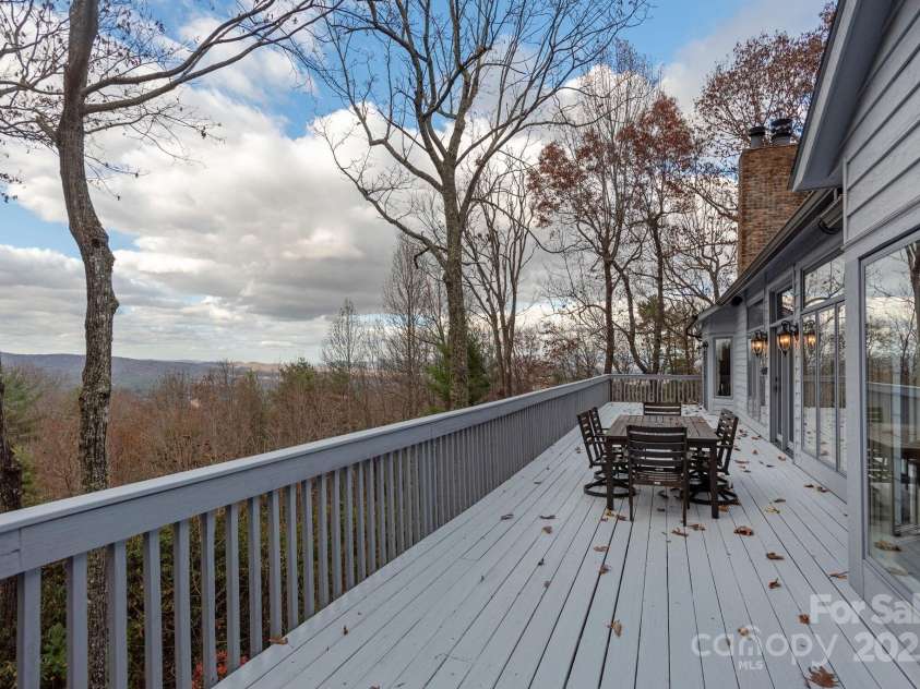 135 POPLAR Loop, Flat Rock, NC 28731.  MLS# CAR4278408, YatesRealty ID 686. 