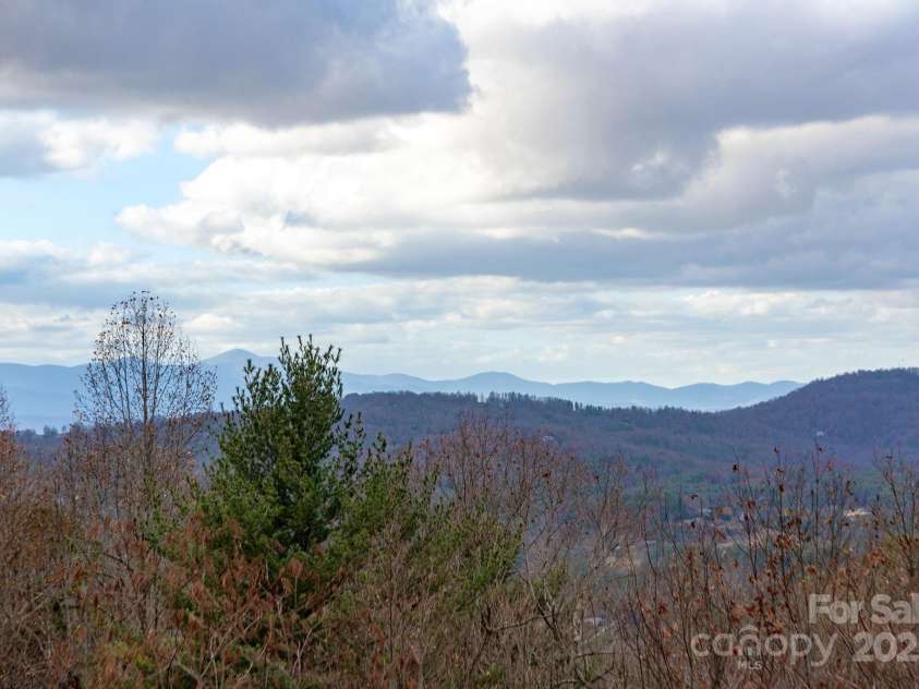 135 POPLAR Loop, Flat Rock, NC 28731.  MLS# CAR4278408, YatesRealty ID 686. 