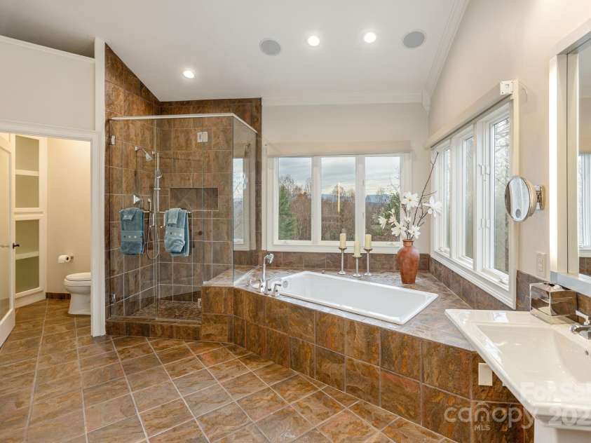 135 POPLAR Loop, Flat Rock, NC 28731.  MLS# CAR4278408, YatesRealty ID 686. 