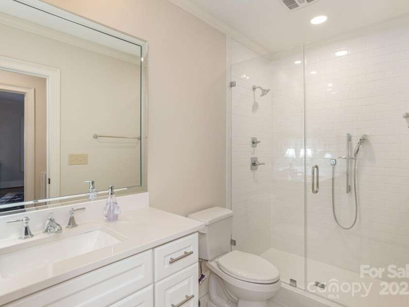 135 POPLAR Loop, Flat Rock, NC 28731.  MLS# CAR4278408, YatesRealty ID 686. 