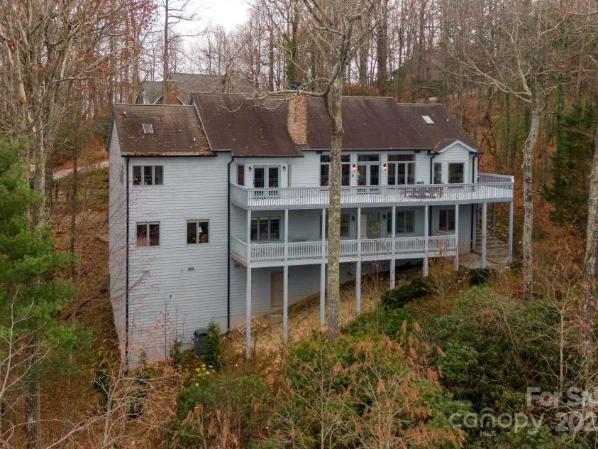 135 POPLAR Loop, Flat Rock, NC 28731.  MLS# CAR4278408, YatesRealty ID 686. 