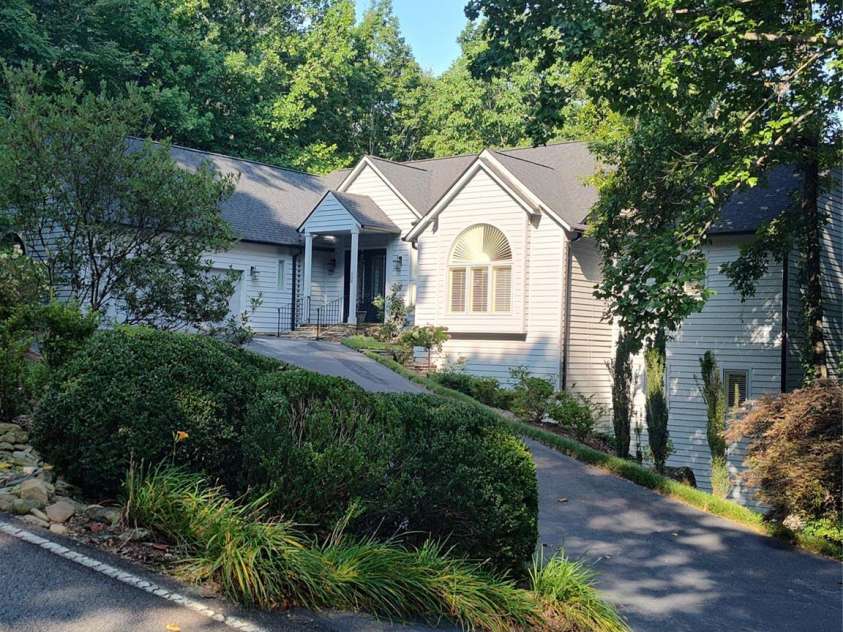 135 POPLAR Loop, Flat Rock, NC 28731.  MLS# CAR4278408, YatesRealty ID 686. 