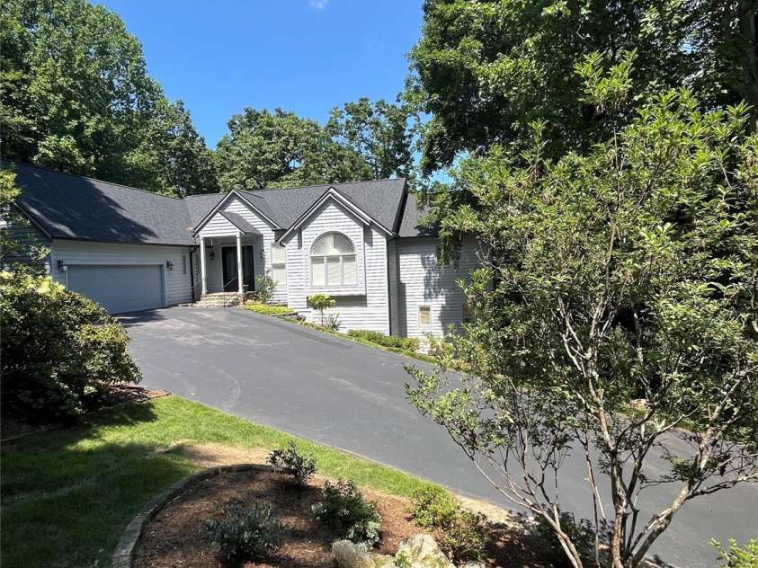 135 POPLAR Loop, Flat Rock, NC 28731.  MLS# CAR4278408, YatesRealty ID 686. 