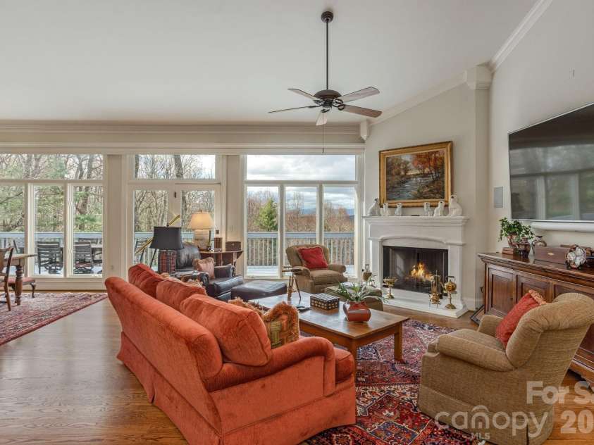 135 POPLAR Loop, Flat Rock, NC 28731.  MLS# CAR4278408, YatesRealty ID 686. 