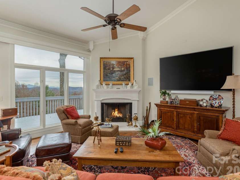 135 POPLAR Loop, Flat Rock, NC 28731.  MLS# CAR4278408, YatesRealty ID 686. 