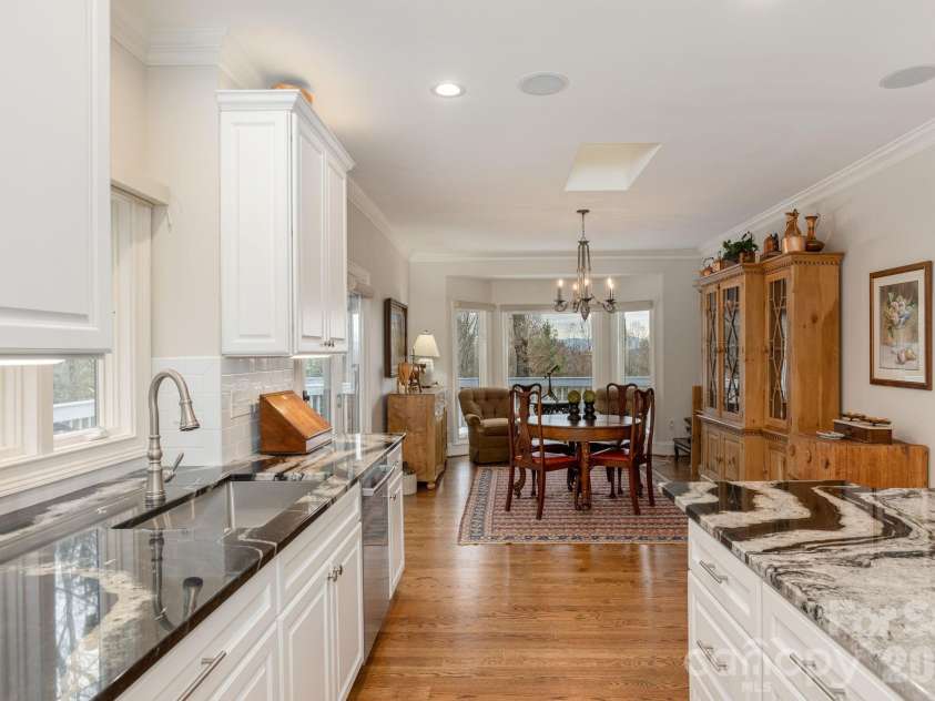 135 POPLAR Loop, Flat Rock, NC 28731.  MLS# CAR4278408, YatesRealty ID 686. 
