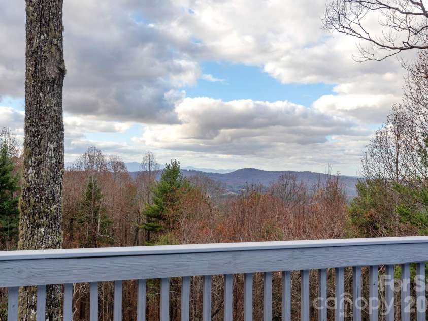 135 POPLAR Loop, Flat Rock, NC 28731.  MLS# CAR4278408, YatesRealty ID 686. 