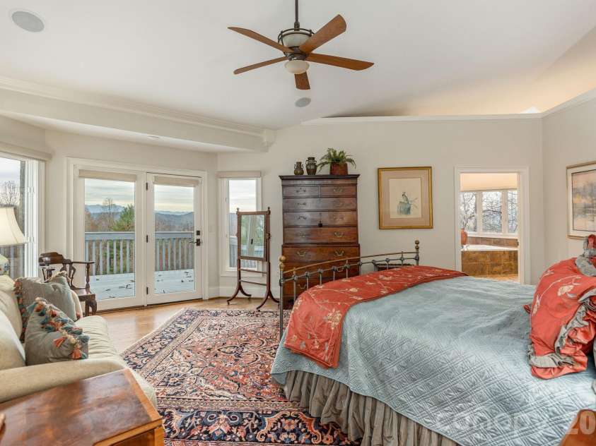 135 POPLAR Loop, Flat Rock, NC 28731.  MLS# CAR4278408, YatesRealty ID 686. 