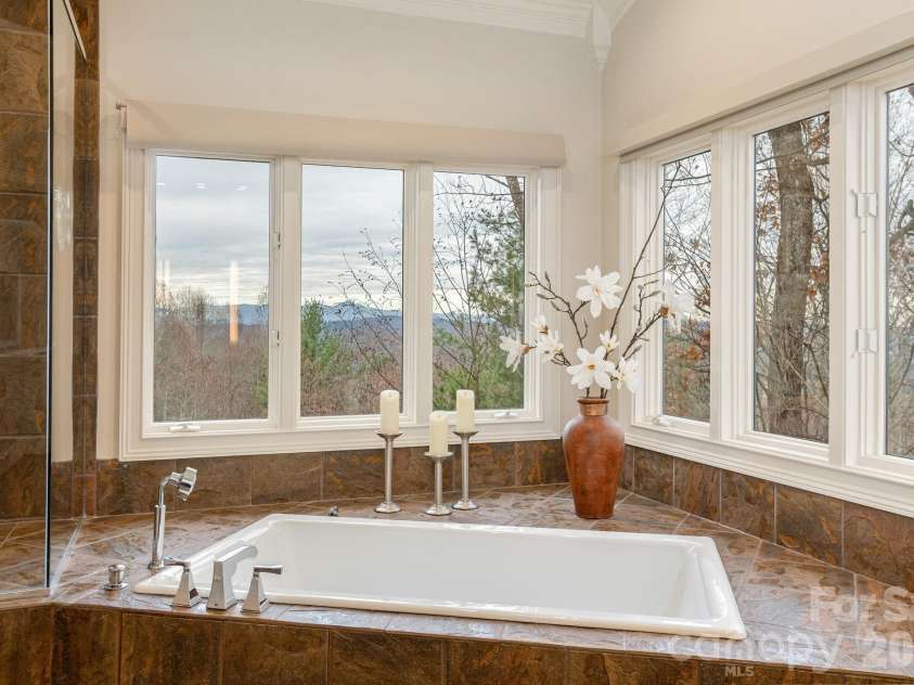 135 POPLAR Loop, Flat Rock, NC 28731.  MLS# CAR4278408, YatesRealty ID 686. 