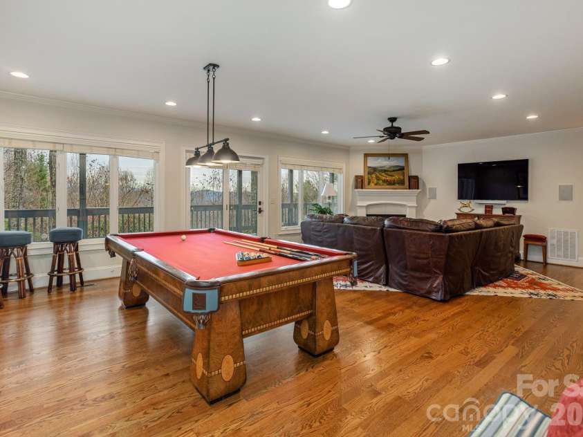 135 POPLAR Loop, Flat Rock, NC 28731.  MLS# CAR4278408, YatesRealty ID 686. 
