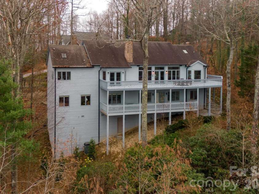 135 POPLAR Loop, Flat Rock, NC 28731.  MLS# CAR4278408, YatesRealty ID 686. 