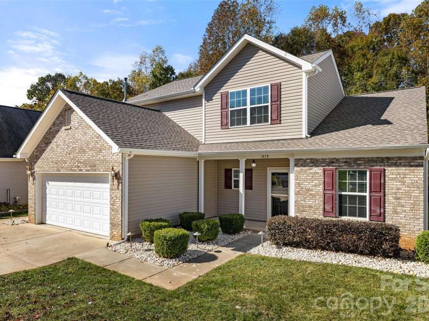 1828 Kilkenny Drive, Clover, SC 29710.  MLS# CAR4316666, YatesRealty ID 6860. 1828 Kilkenny Drive, Clover SC