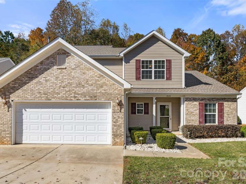 1828 Kilkenny Drive, Clover, SC 29710.  MLS# CAR4316666, YatesRealty ID 6860. 1828 Kilkenny Drive, Clover SC