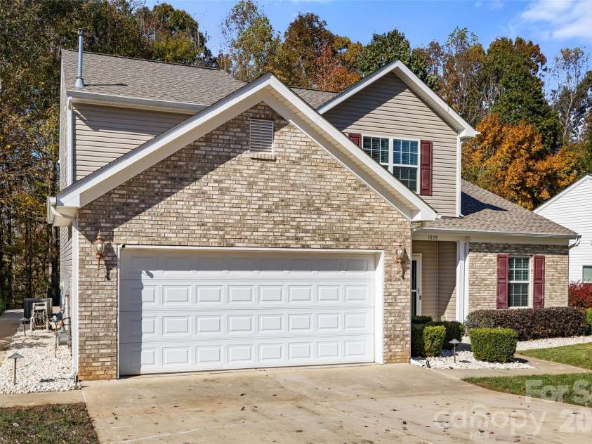 1828 Kilkenny Drive, Clover, SC 29710.  MLS# CAR4316666, YatesRealty ID 6860. 1828 Kilkenny Drive, Clover SC