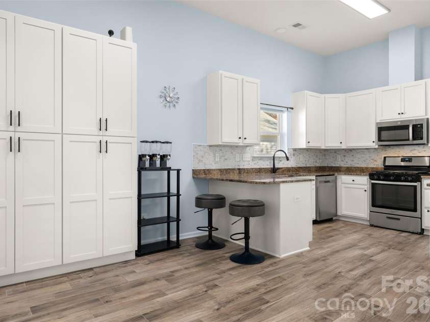 1828 Kilkenny Drive, Clover, SC 29710.  MLS# CAR4316666, YatesRealty ID 6860. Kitchen and breakfast area