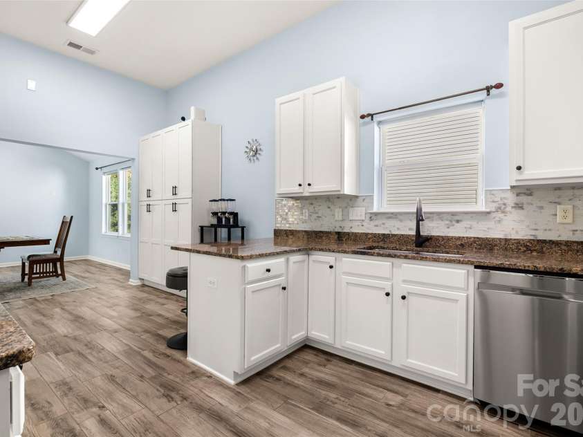 1828 Kilkenny Drive, Clover, SC 29710.  MLS# CAR4316666, YatesRealty ID 6860. Kitchen, breakfast area, dining area
