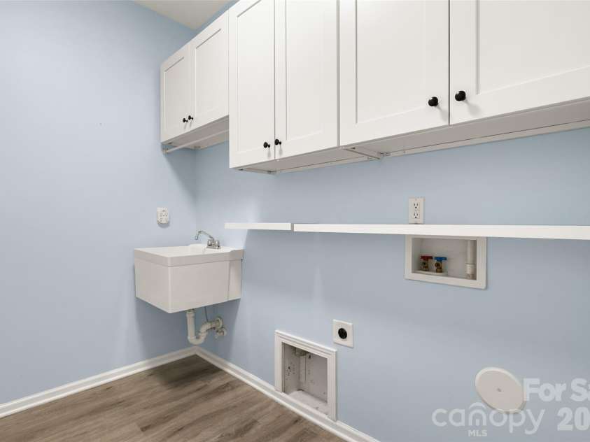 1828 Kilkenny Drive, Clover, SC 29710.  MLS# CAR4316666, YatesRealty ID 6860. Laundry room