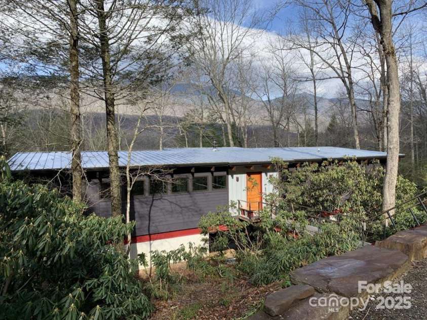 448 Mt. Mitchell Drive, Burnsville, NC 28714.  MLS# CAR4228141, YatesRealty ID 6860. 