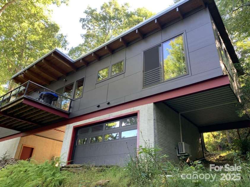 448 Mt. Mitchell Drive, Burnsville, NC 28714.  MLS# CAR4228141, YatesRealty ID 6860. 