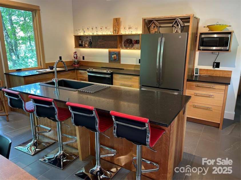 448 Mt. Mitchell Drive, Burnsville, NC 28714.  MLS# CAR4228141, YatesRealty ID 6860. 