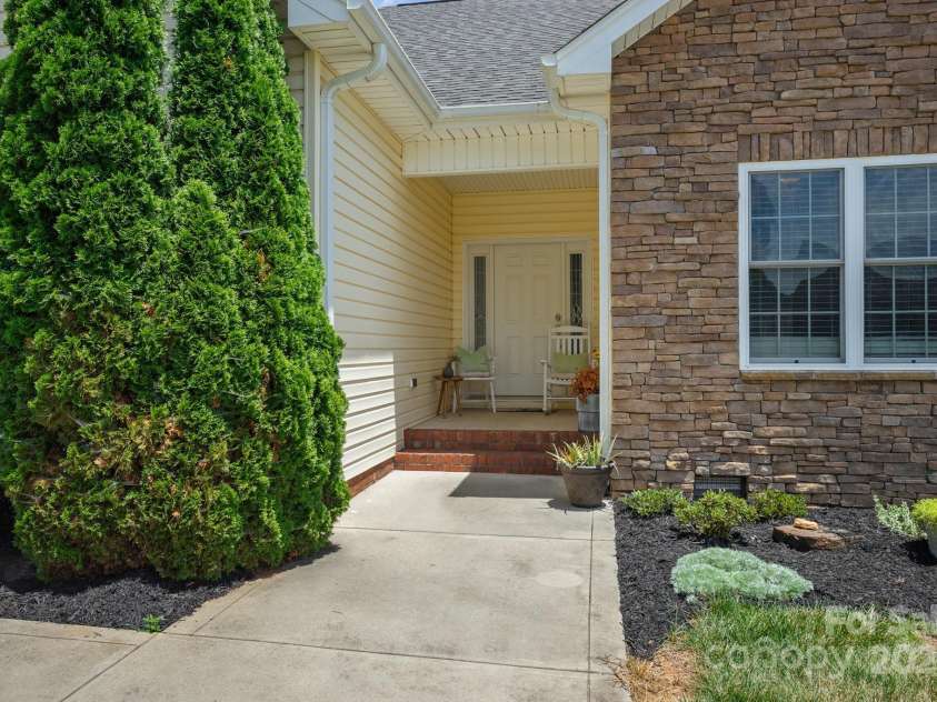 104 Castle Pines Lane, Statesville, NC 28625.  MLS# CAR4150800, YatesRealty ID 6862. 