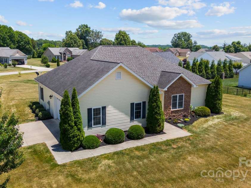 104 Castle Pines Lane, Statesville, NC 28625.  MLS# CAR4150800, YatesRealty ID 6862. 