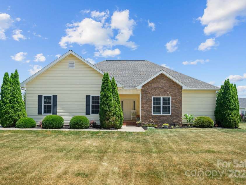104 Castle Pines Lane, Statesville, NC 28625.  MLS# CAR4150800, YatesRealty ID 6862. 