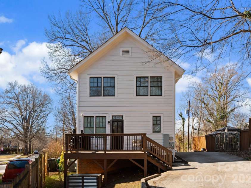 1700 Westbrook Drive, Charlotte, NC 28208.  MLS# CAR4339908, YatesRealty ID 6862. 