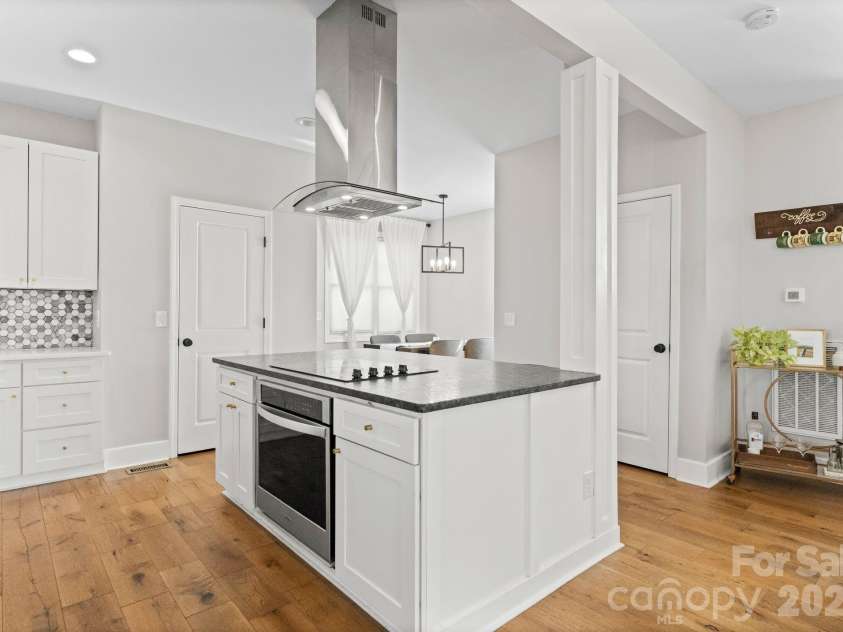 1700 Westbrook Drive, Charlotte, NC 28208.  MLS# CAR4339908, YatesRealty ID 6862. 