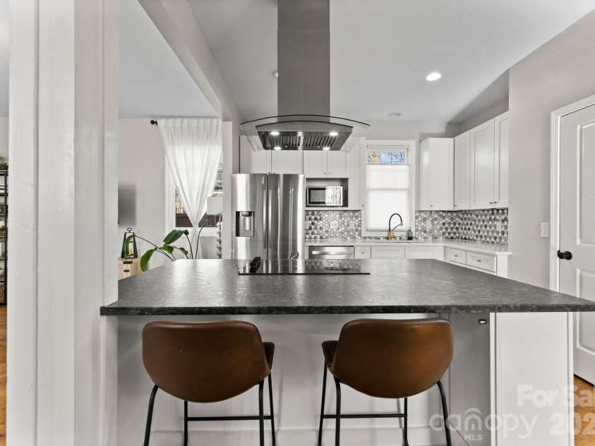 1700 Westbrook Drive, Charlotte, NC 28208.  MLS# CAR4339908, YatesRealty ID 6862. 