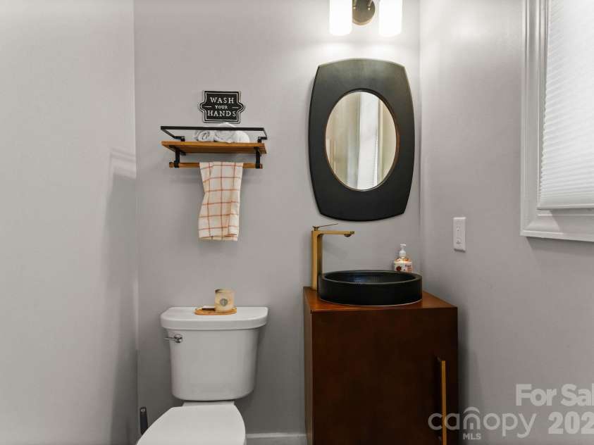 1700 Westbrook Drive, Charlotte, NC 28208.  MLS# CAR4339908, YatesRealty ID 6862. 