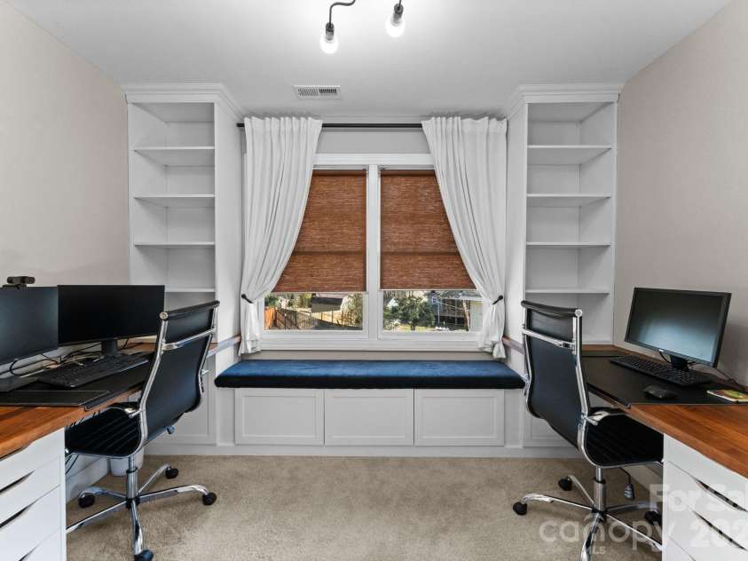 1700 Westbrook Drive, Charlotte, NC 28208.  MLS# CAR4339908, YatesRealty ID 6862. 