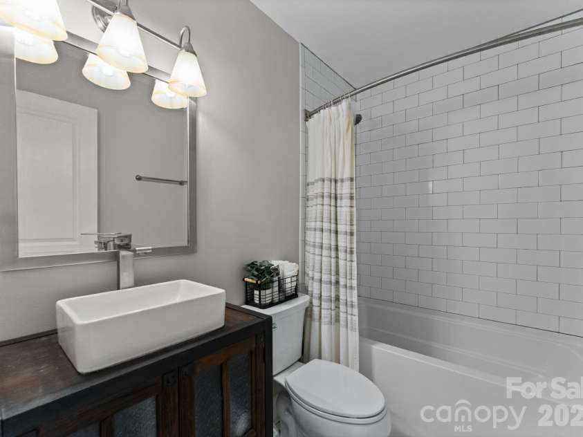1700 Westbrook Drive, Charlotte, NC 28208.  MLS# CAR4339908, YatesRealty ID 6862. 