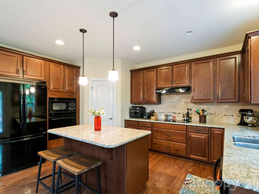 18021 Pawleys Plantation Lane, Charlotte, NC 28278.  MLS# CAR4348853, YatesRealty ID 6864. 