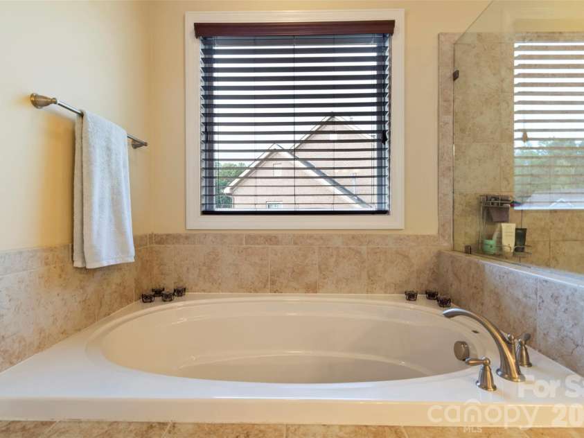 18021 Pawleys Plantation Lane, Charlotte, NC 28278.  MLS# CAR4348853, YatesRealty ID 6864. 