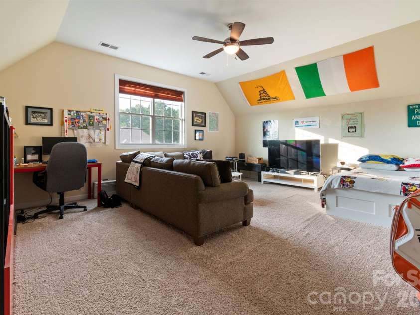 18021 Pawleys Plantation Lane, Charlotte, NC 28278.  MLS# CAR4348853, YatesRealty ID 6864. 