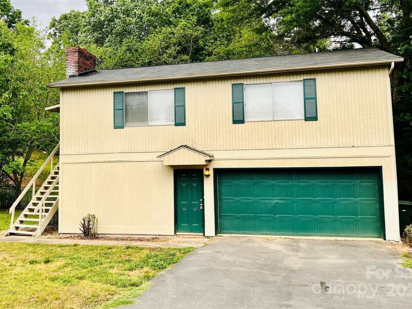 2351 5th Street, Hickory, NC 28601.  MLS# CAR4128856, YatesRealty ID 6864. 
