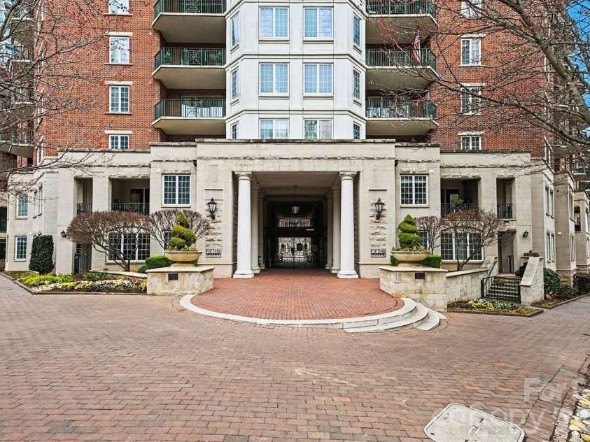 300 5th Street, Charlotte, NC 28202.  MLS# CAR4355060, YatesRealty ID 6865. 