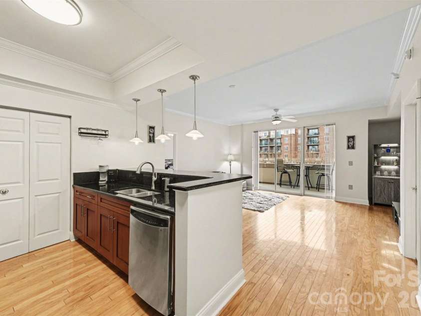 300 5th Street, Charlotte, NC 28202.  MLS# CAR4355060, YatesRealty ID 6865. 