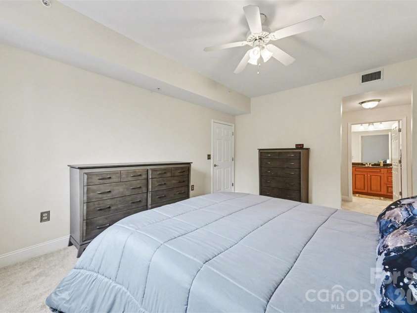 300 5th Street, Charlotte, NC 28202.  MLS# CAR4355060, YatesRealty ID 6865. 