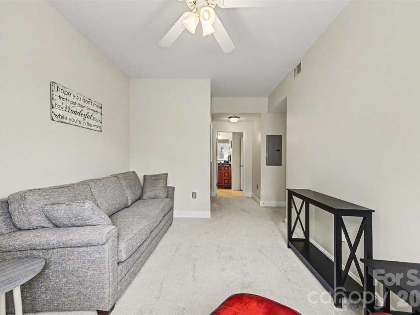 300 5th Street, Charlotte, NC 28202.  MLS# CAR4355060, YatesRealty ID 6865. 